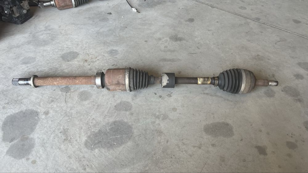 Dacia Duster 2010- полуоска