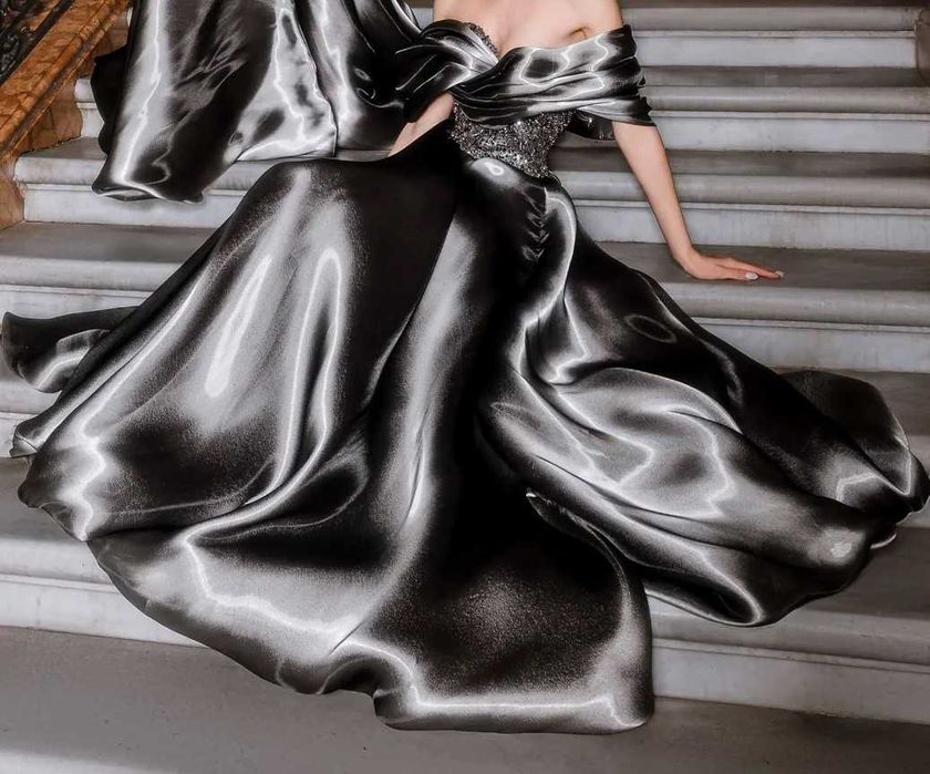 Луксозна бална рокля купувана от модна къща Caviar Couture течна рокля