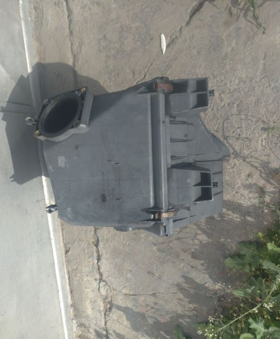 Vând carcasa filtru aer