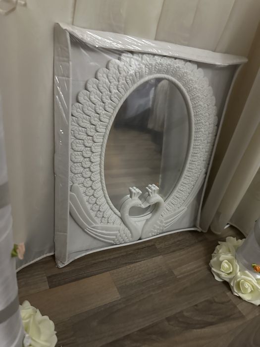 Oglinda mire si mireasa