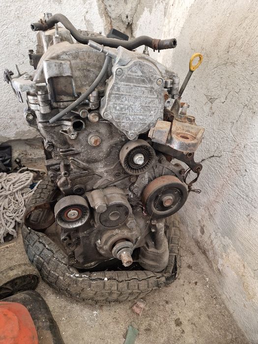 Продавам двигател от TOYOTA AVENSIS 2.2 177к.с D-CAT 2006г