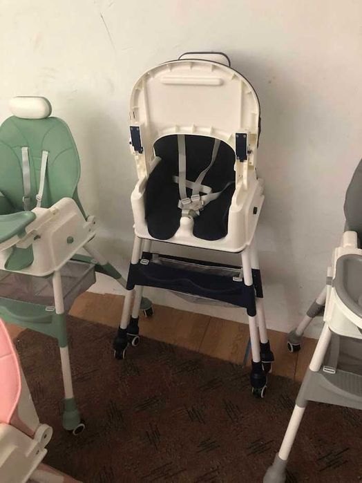 Scaun de masa bebe 4 in 1.Varsta 6-72 luni, Scaun inalt pliabil,4 roti silicon, 2 x Tava detasabila, culoare gri si albastru disponibile