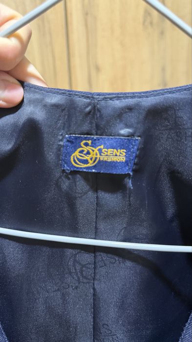 Продам жилет школьный девочка