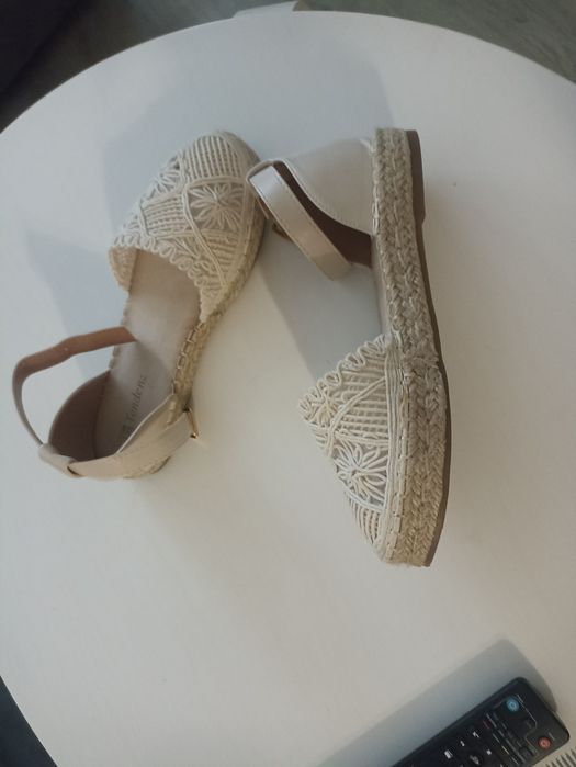 Steve Madden номер 38черни  ,обувки , маратонки ,сникарси ,еспадрили висок ток прозрачни