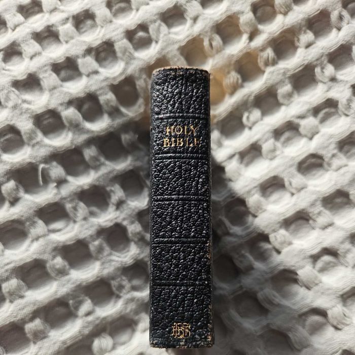 Biblia / Biblie de buzunar, 1913,engleza, coperta piele , 12x7x2.5 cm