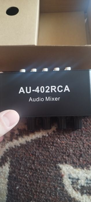Стерео аудио миксер RCA с 4 входа и 2 изхода,