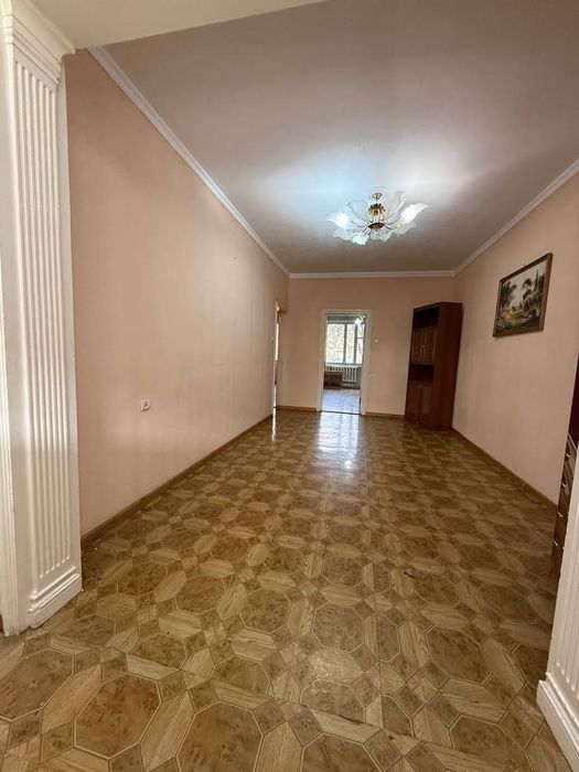 Юнусабад 2 квартал 3 комнатная 1 этаж