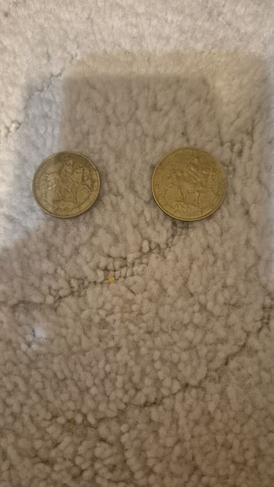 Здравейте приятели продавам много стари монети от 5 и 2 лв от 1992 година.