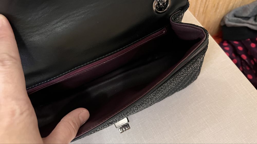 Продом кожаную сумку Шанель