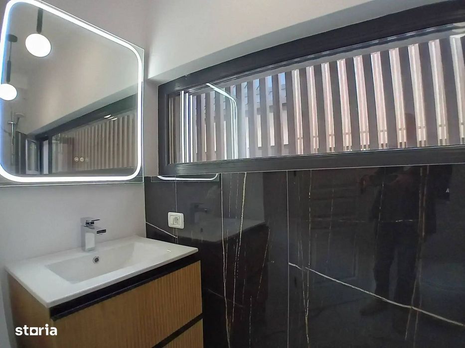 De Vânzare Casa Sisești 2 Cocosi!!