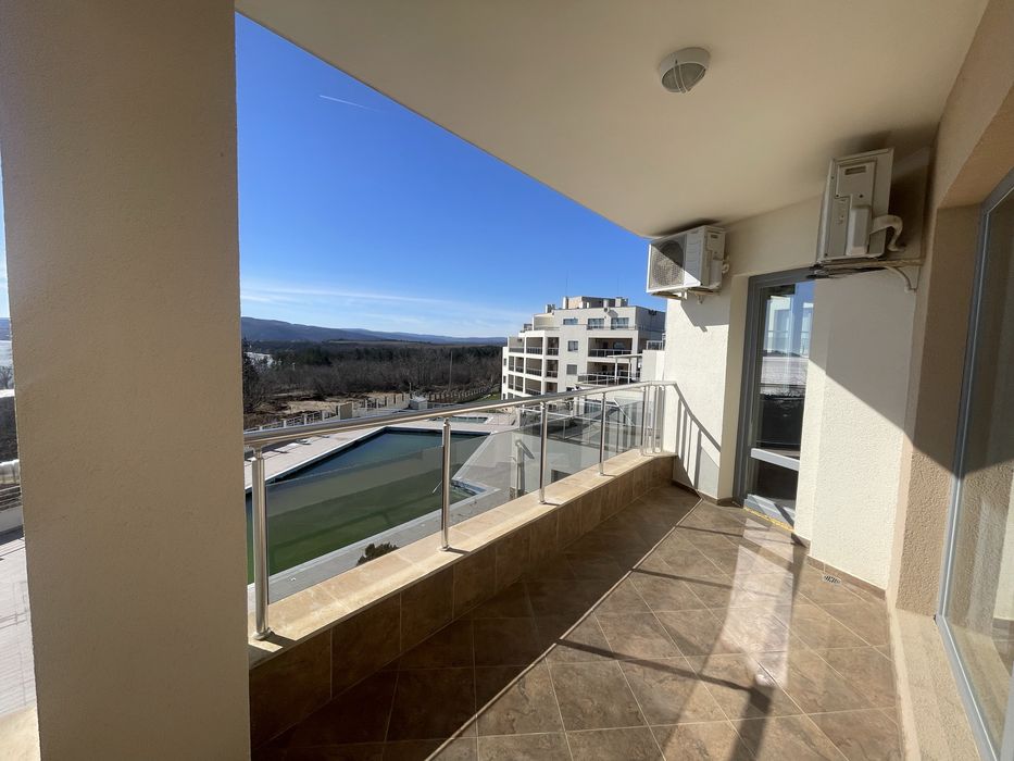 3 стаен с морск гледка