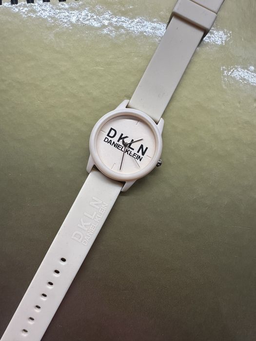 Часовник Daniel Klein. Бежов-светло розов