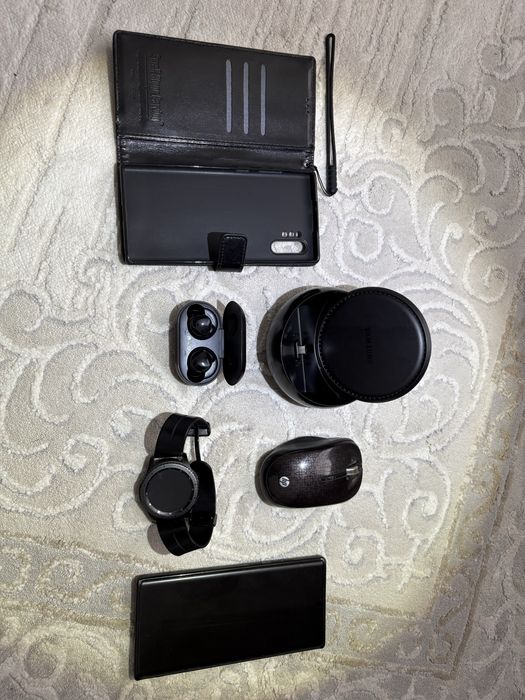 Samsung Not 10+ , часы , наушники , док станция