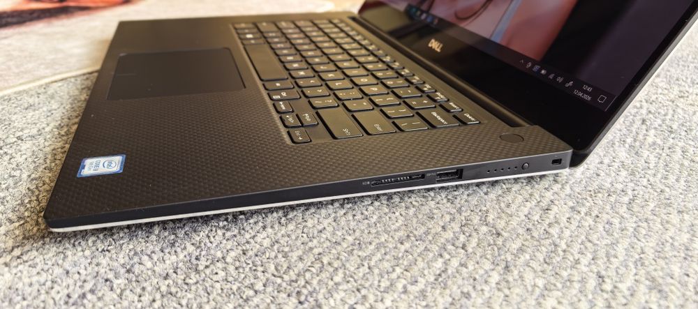 Laptop Dell 5540_Ecran 4K Touch---i9 9880H----32GB DDR4----Nvidia T2000 Quadro 4GB-----10/10 Estetic si Functional // Full METAL