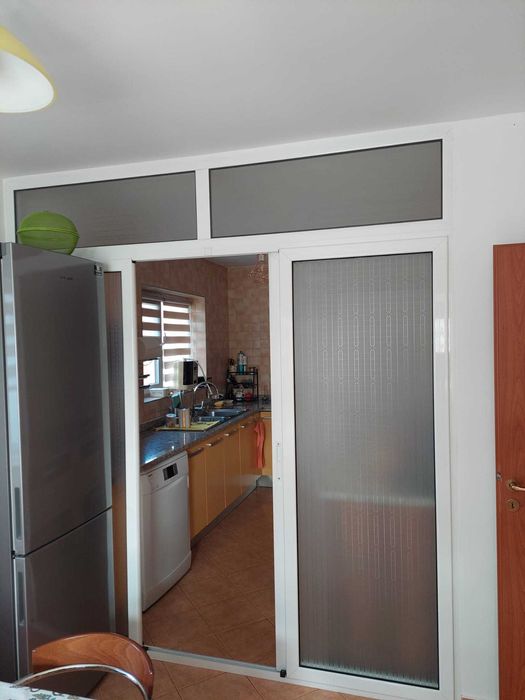 Perete din sticla cu rama termopan si usa