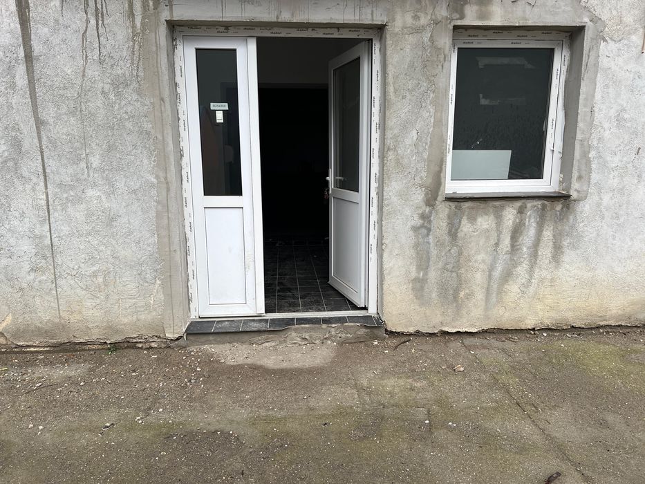 De închiriat depozit , hala .