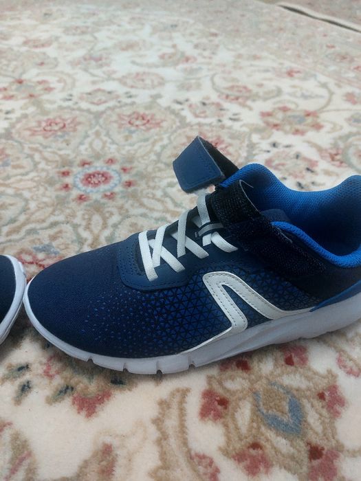 Papuci sport, mărimea 38, bleumarin cu alb