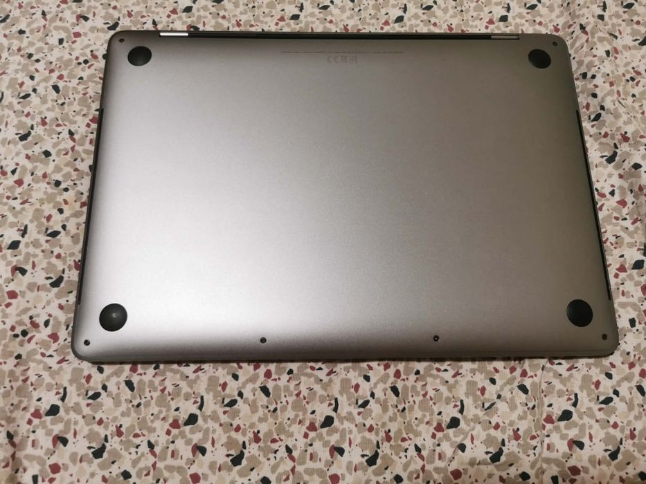 Vând laptop MacBook pro m2