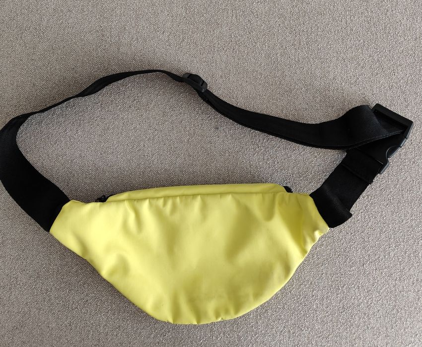 Продаю жёлтую сумку.