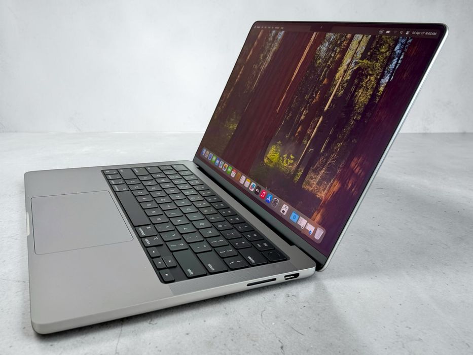 Apple MacBook Pro 14" M3 8RAM 1TB Space Gray 55 ЗАРЯДА Гаранция!