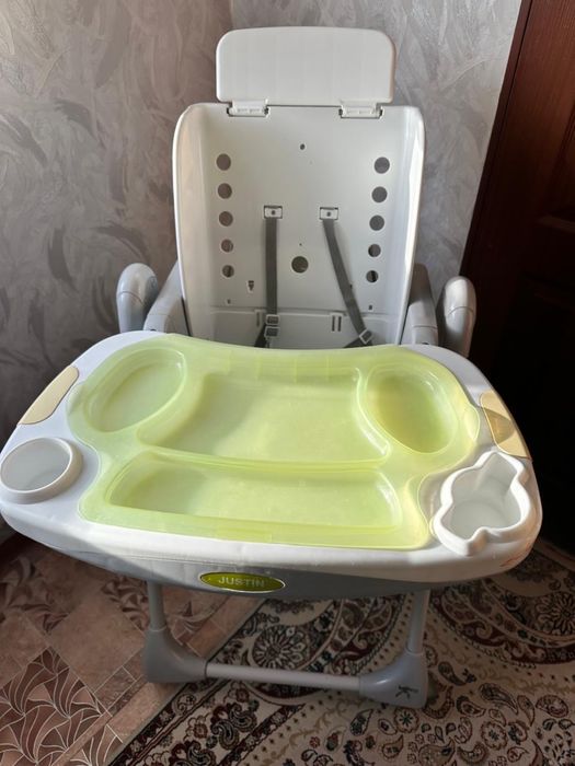 Столик для кормлени