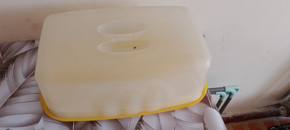 Отдам часы и хлебницу