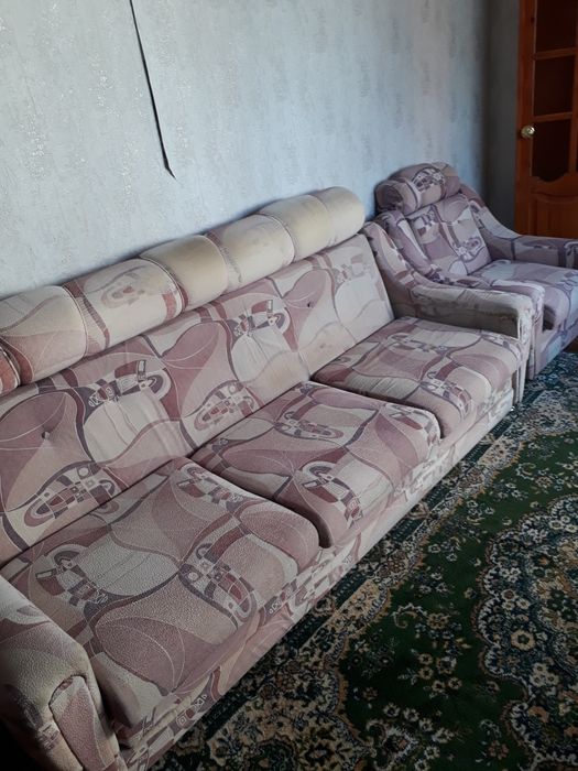 Диван и одно кресло