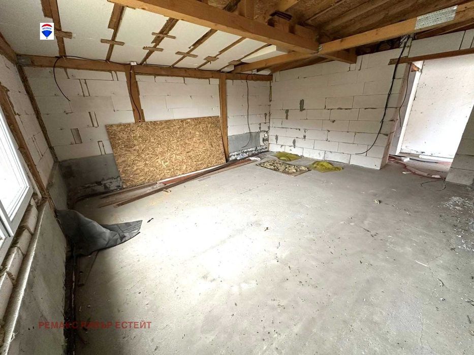 Къща на два етажа в с. Николово