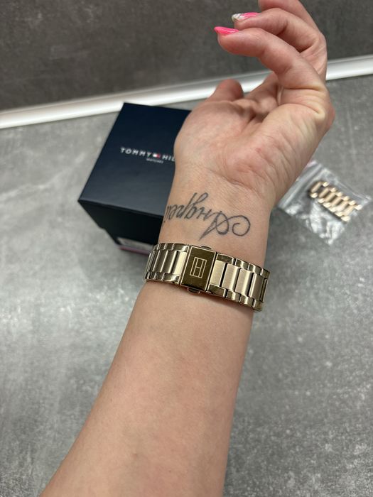 Часовник Tommy Hilfiger rose gold