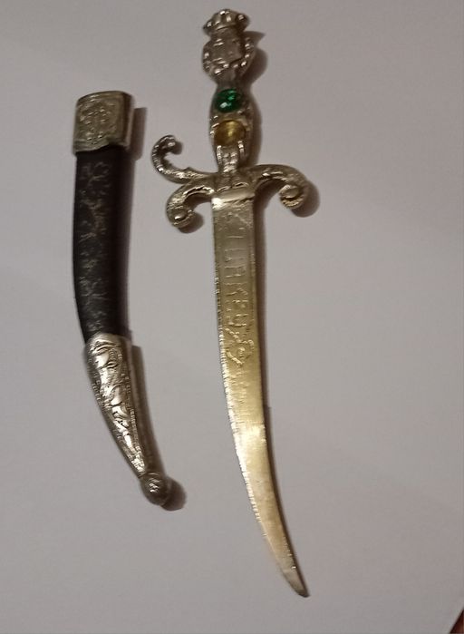 Декоративен кинжал