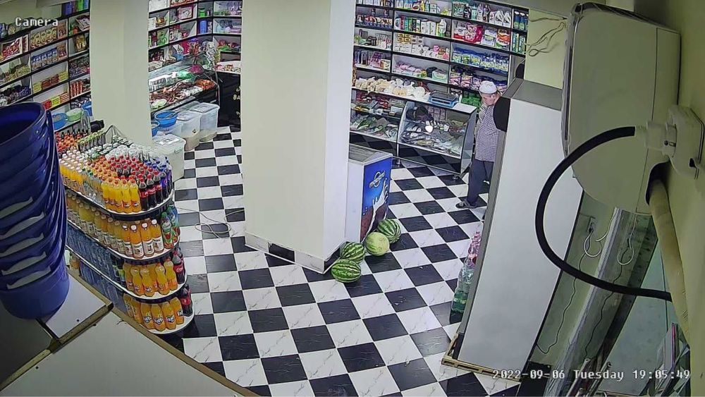 Magazin mebel sotiladi