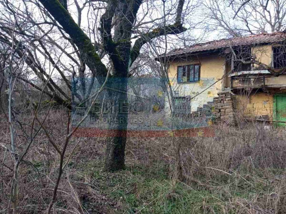 Стара къща в с. Равнище