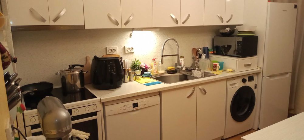 Продава уникална супер сграда, многофункционална, за живеене и бизнес.