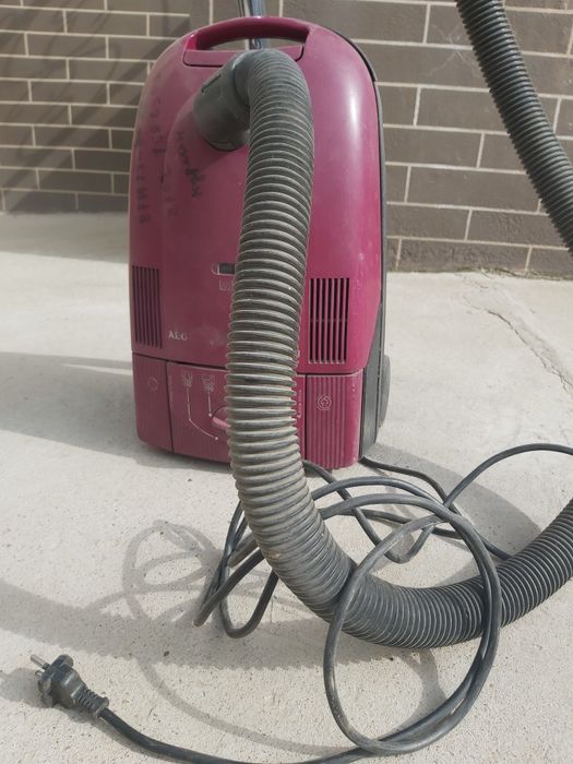 Шаңсорғыш жұмыс істеп тұр пройзводсто германия оргинал AEG