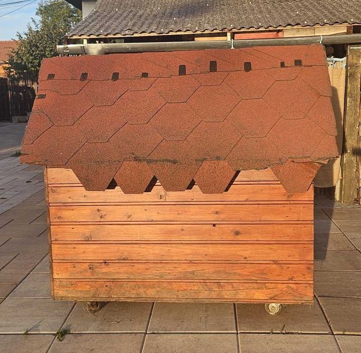 Cusca din lemn pentru caini