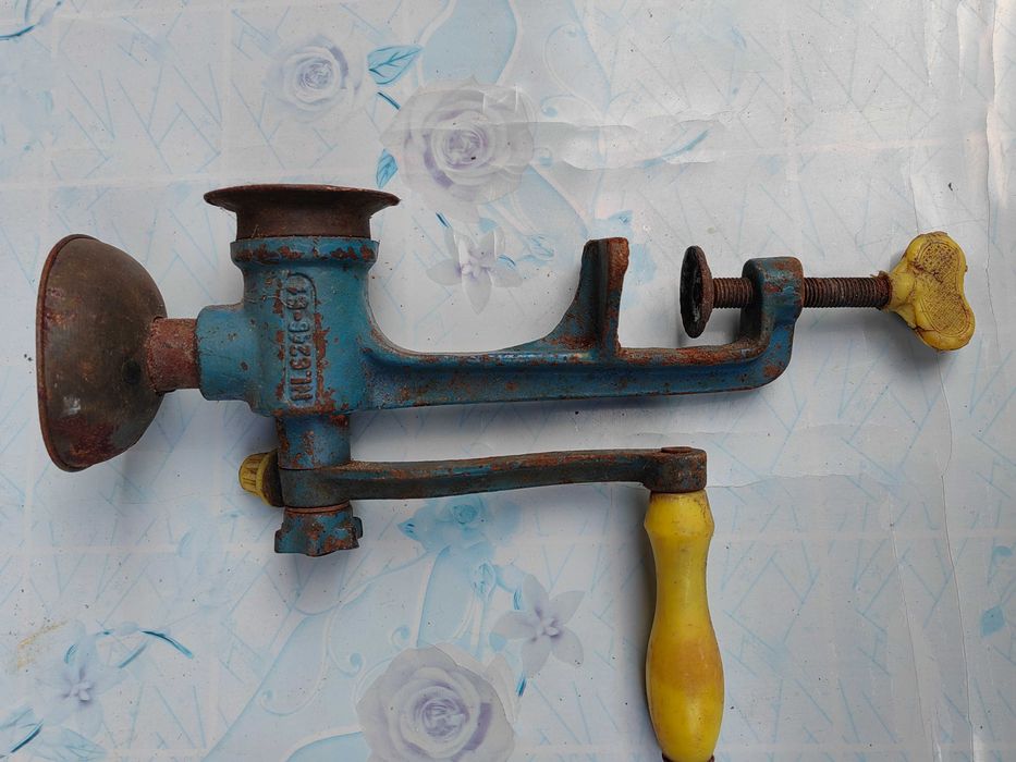 Vand Rasnita manuala vintage pentru tocat