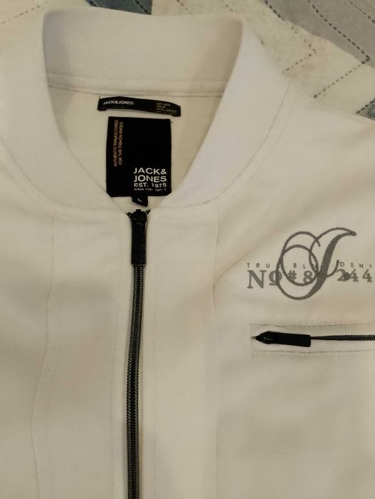 Суичър бял носен