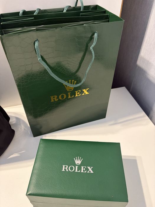 Продается красивые женские часы