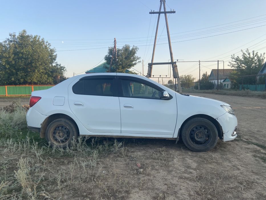 Продам машину рено логан