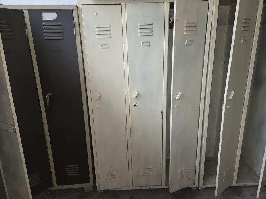 Метални шкафове за дрехи