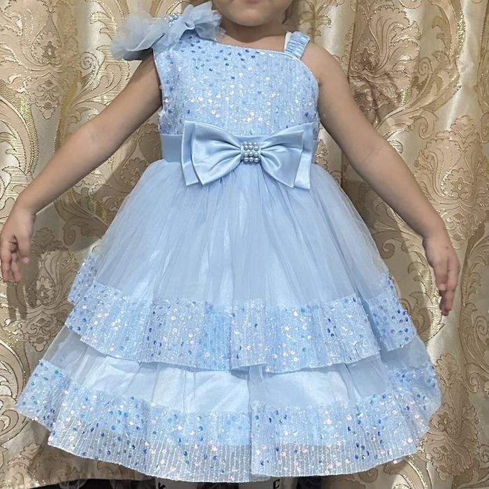 Продается платья новая