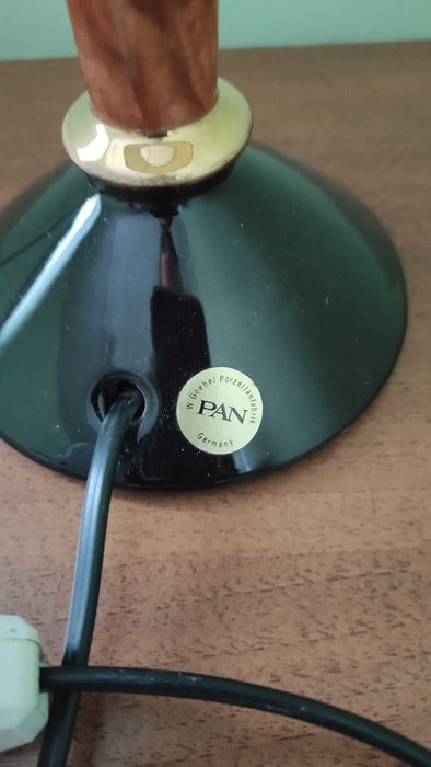 Немска порцеланова настолна лампа декорирана с 22 карата злато