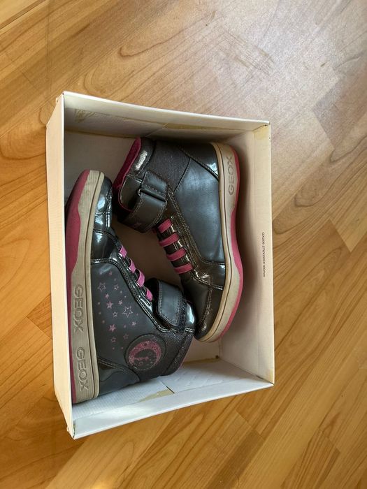 Детская обувь  32 размера