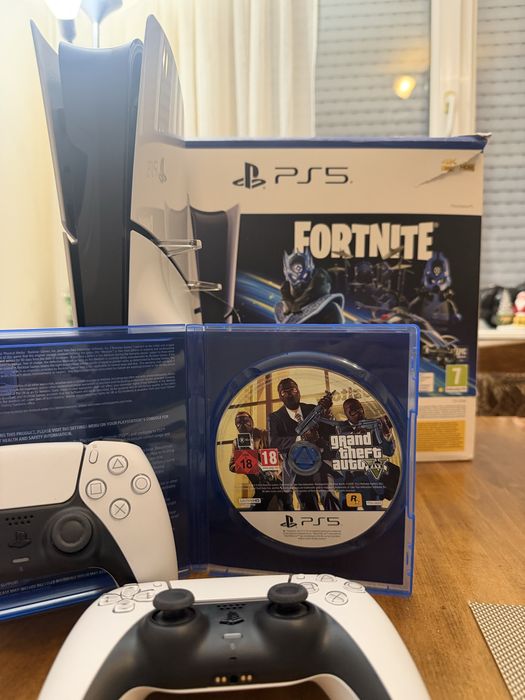 Playstation 5 slim (disk version)  1 терабайт.