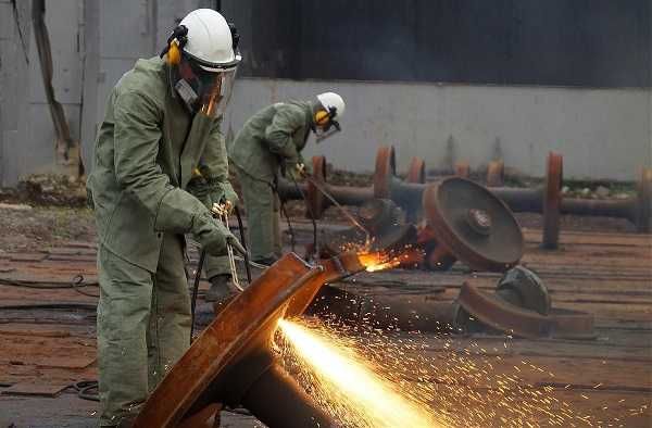 Выезд срочный сварщика. Услуги сварщика сварка металла резак на выезд