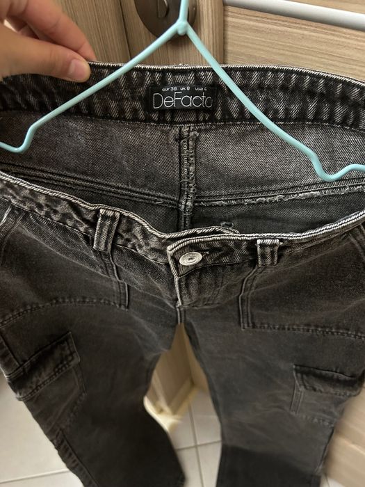 Черно-серые джинсы