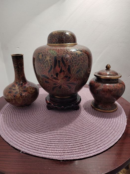 Frumoase urne și vază Cloisonne
