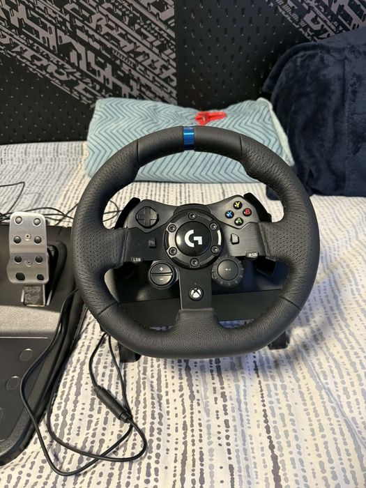 Комплект кормило Logitech G923 + скоростен лост