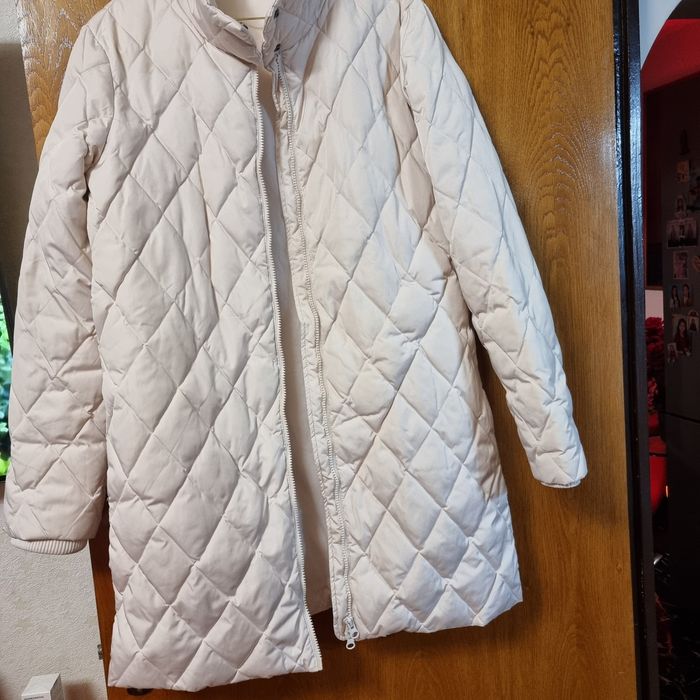 Geaca cu puf culoare crem deschis