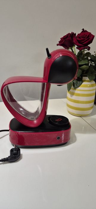 Vând aparat de cafea cu capsule  KRUPS Nescafe Dolce Gusto